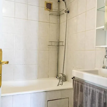 Design Close To Oberkampf Διαμέρισμα *